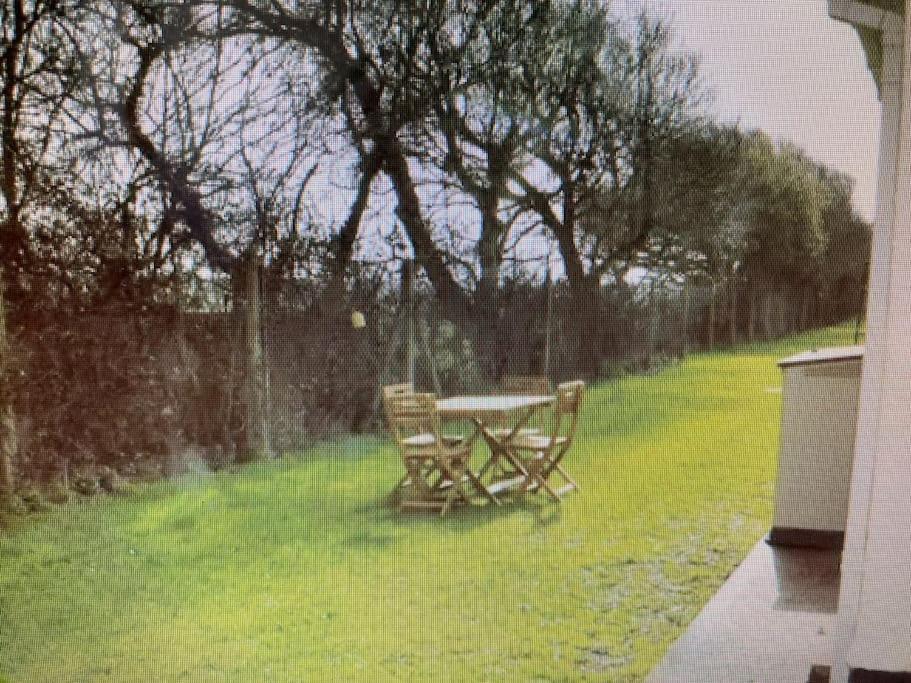 Ocean Breeze, Gower Holiday Village. Allows Dogs Swansea Exterior photo