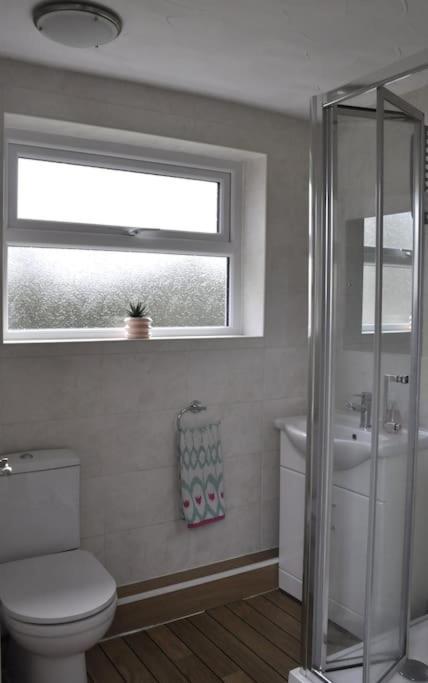 Ocean Breeze, Gower Holiday Village. Allows Dogs Swansea Exterior photo